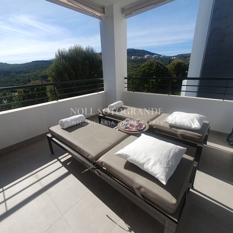 Apartamento en Casares Costa Golf junto a Finca Cortesín