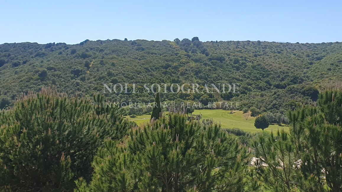 Apartamento en Casares Costa Golf junto a Finca Cortesín