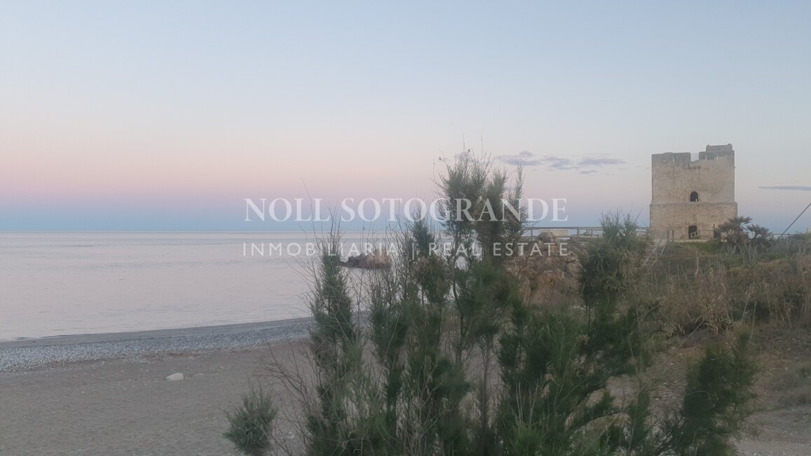 Apartamento en Casares Costa Golf junto a Finca Cortesín