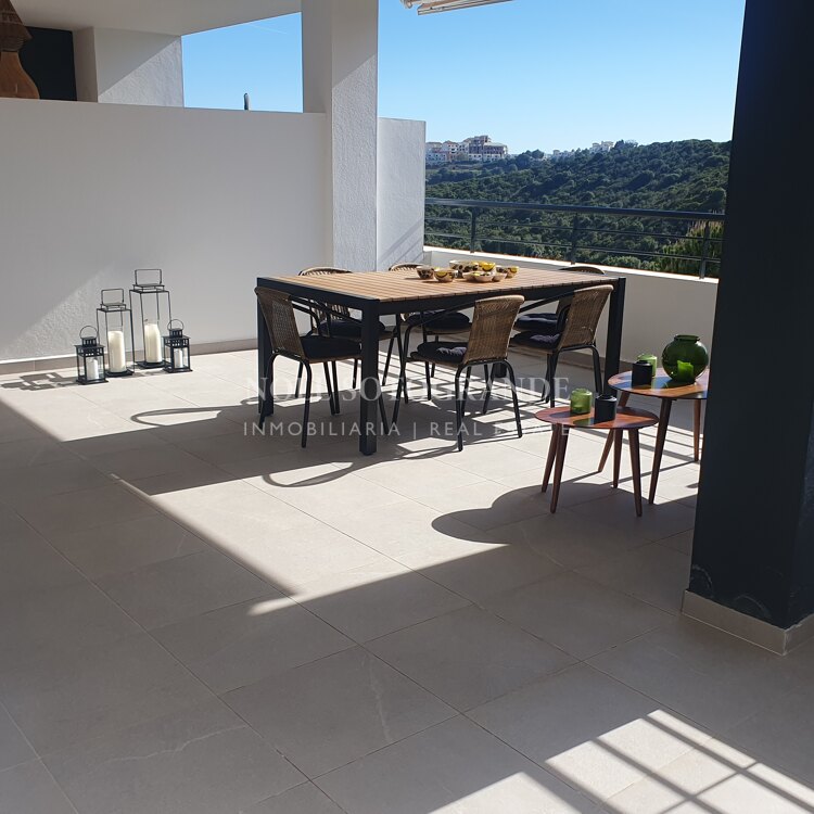 Apartamento en Casares Costa Golf junto a Finca Cortesín