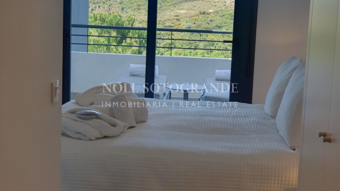 Apartamento en Casares Costa Golf junto a Finca Cortesín