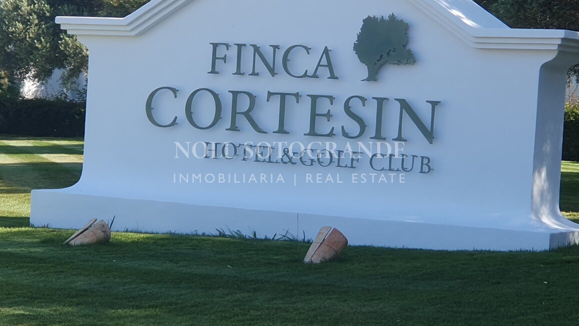 Apartamento en Casares Costa Golf junto a Finca Cortesín