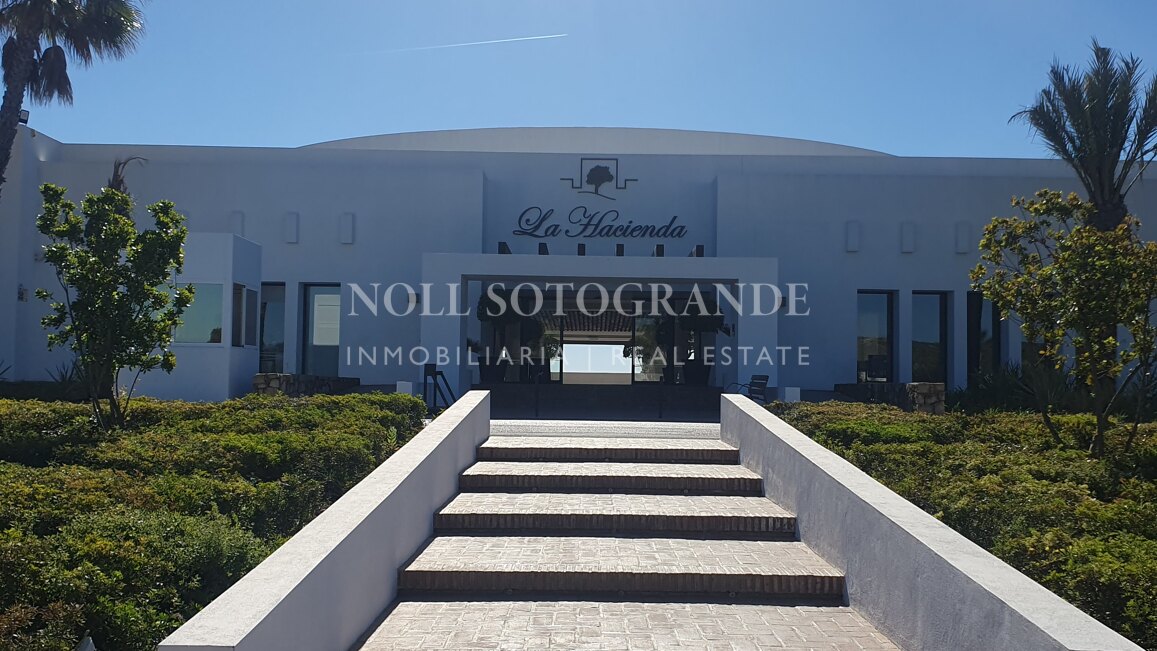 Apartamento en Casares Costa Golf junto a Finca Cortesín