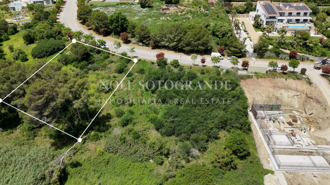 Building plot with available project and license