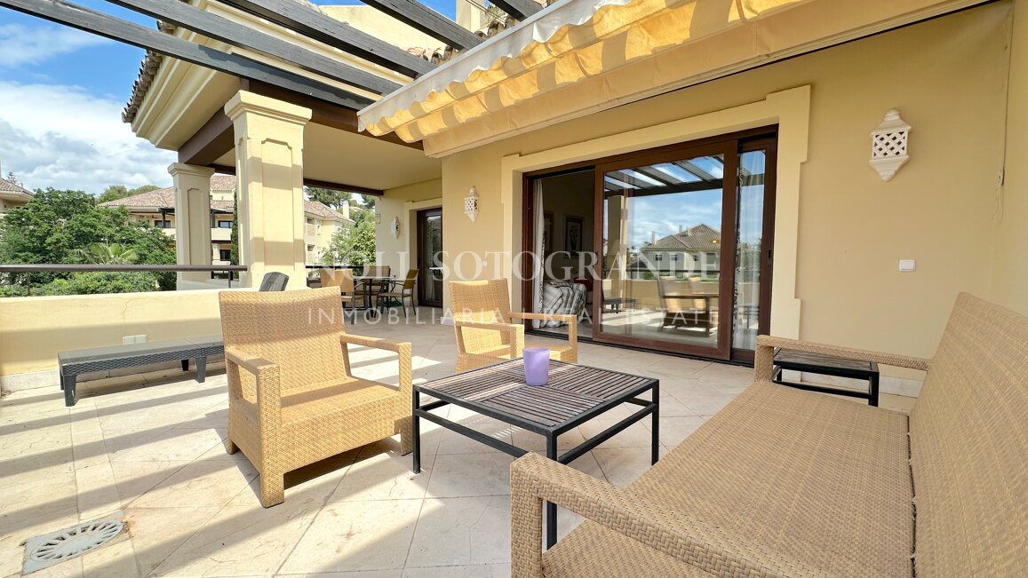Alquiler de lujoso apartamento de 3 dormitorios en Valgrande, Sotogrande