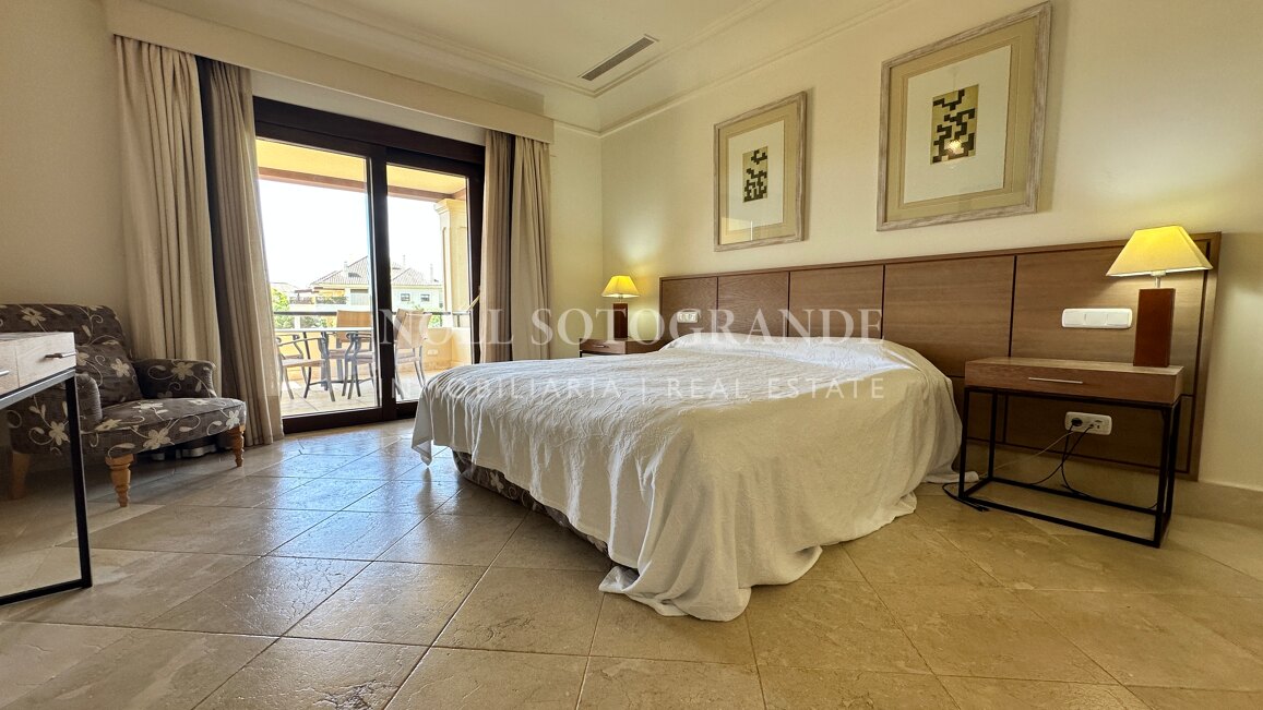 Alquiler de lujoso apartamento de 3 dormitorios en Valgrande, Sotogrande