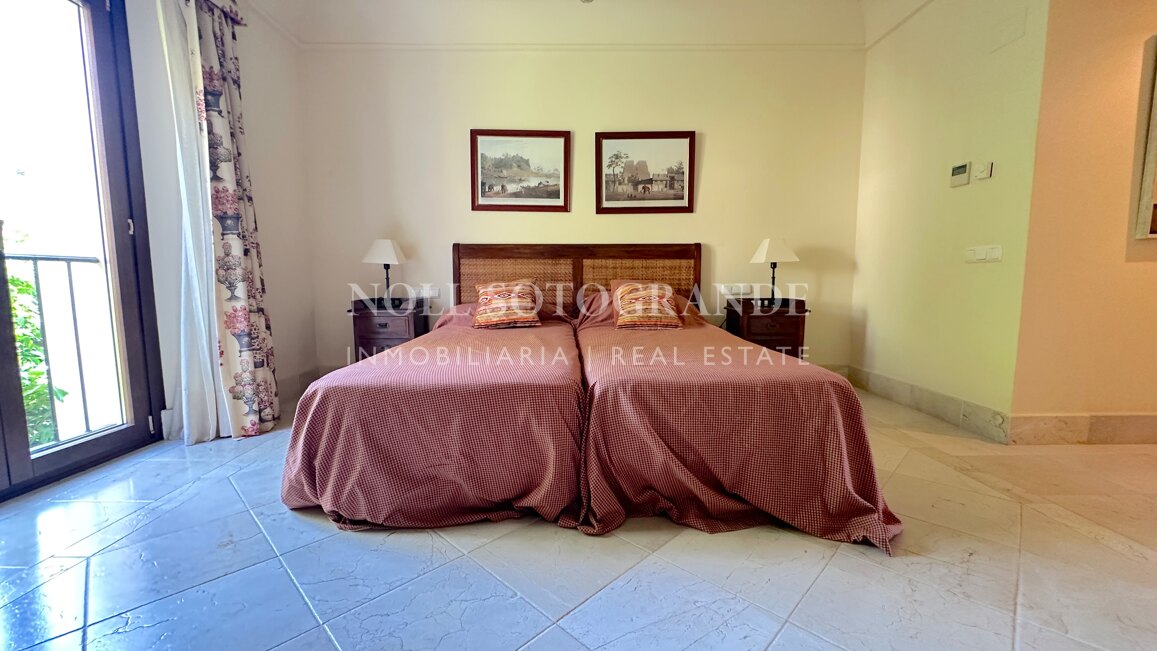 Alquiler de lujoso apartamento de 3 dormitorios en Valgrande, Sotogrande