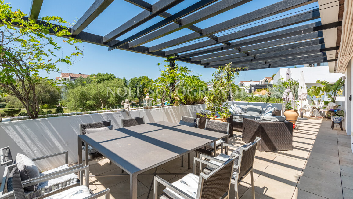 Penthouse for sale in Hacienda Valderrama, Sotogrande Alto