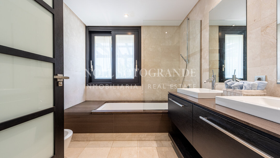 Penthouse for sale in Hacienda Valderrama, Sotogrande Alto