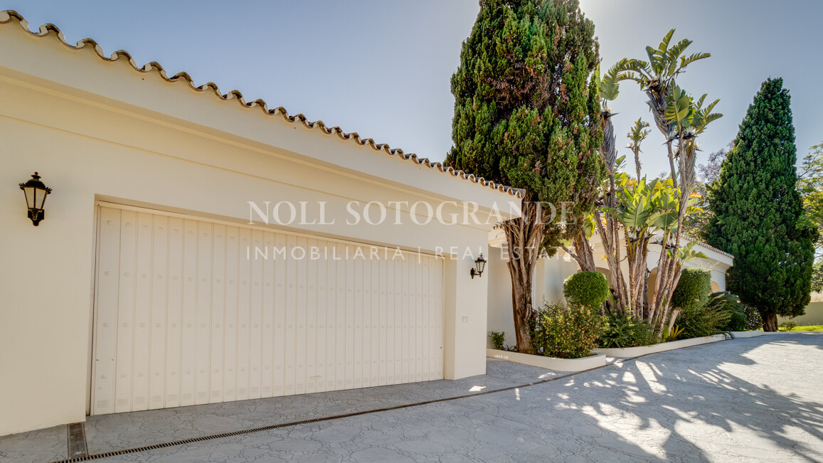 Substantial One-Level Villa for Sale in Sotogrande D Zone
