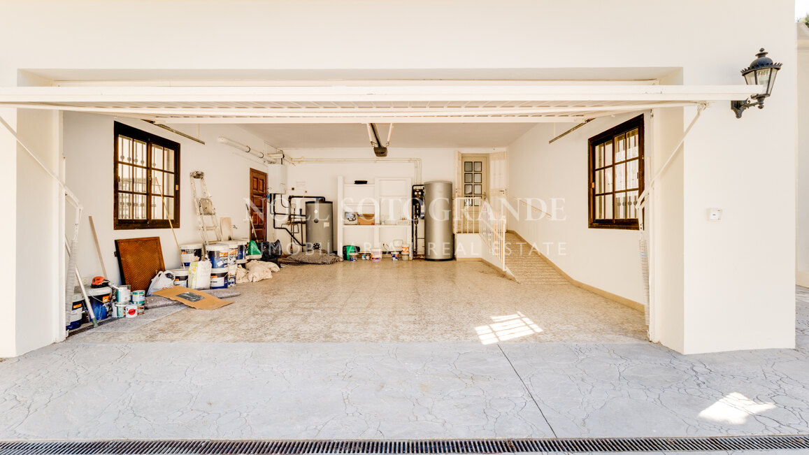Substantial One-Level Villa for Sale in Sotogrande D Zone