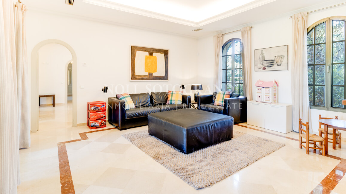 Substantial One-Level Villa for Sale in Sotogrande D Zone