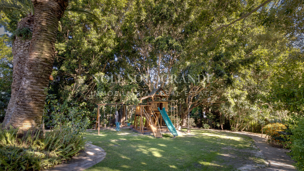 Substantial One-Level Villa for Sale in Sotogrande D Zone