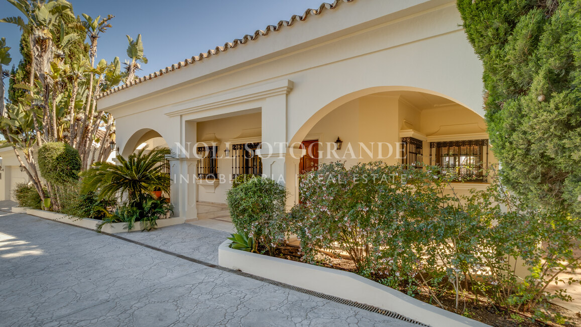 Substantial One-Level Villa for Sale in Sotogrande D Zone