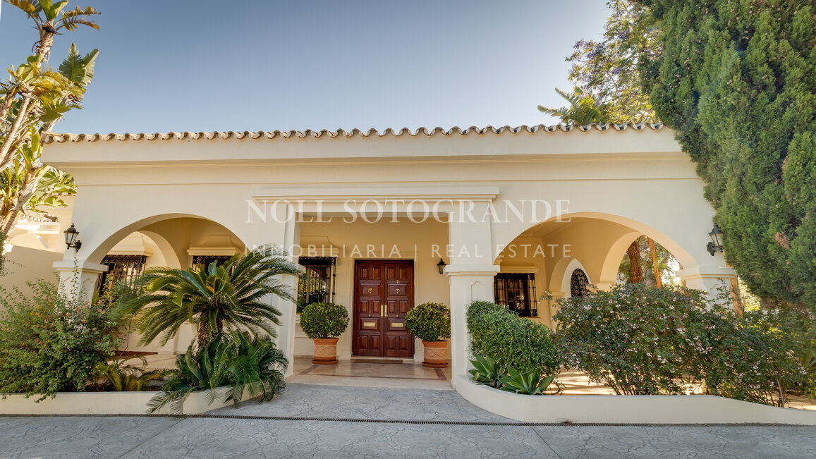 Substantial One-Level Villa for Sale in Sotogrande D Zone