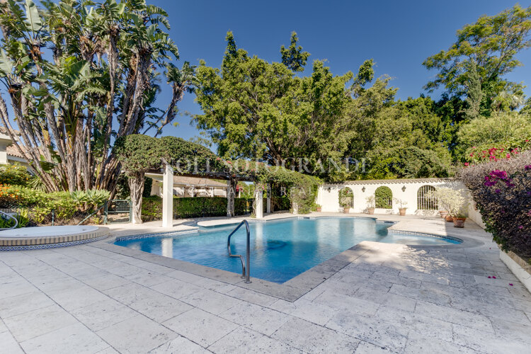 Substantial One-Level Villa for Sale in Sotogrande D Zone
