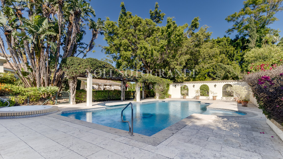 Substantial One-Level Villa for Sale in Sotogrande D Zone