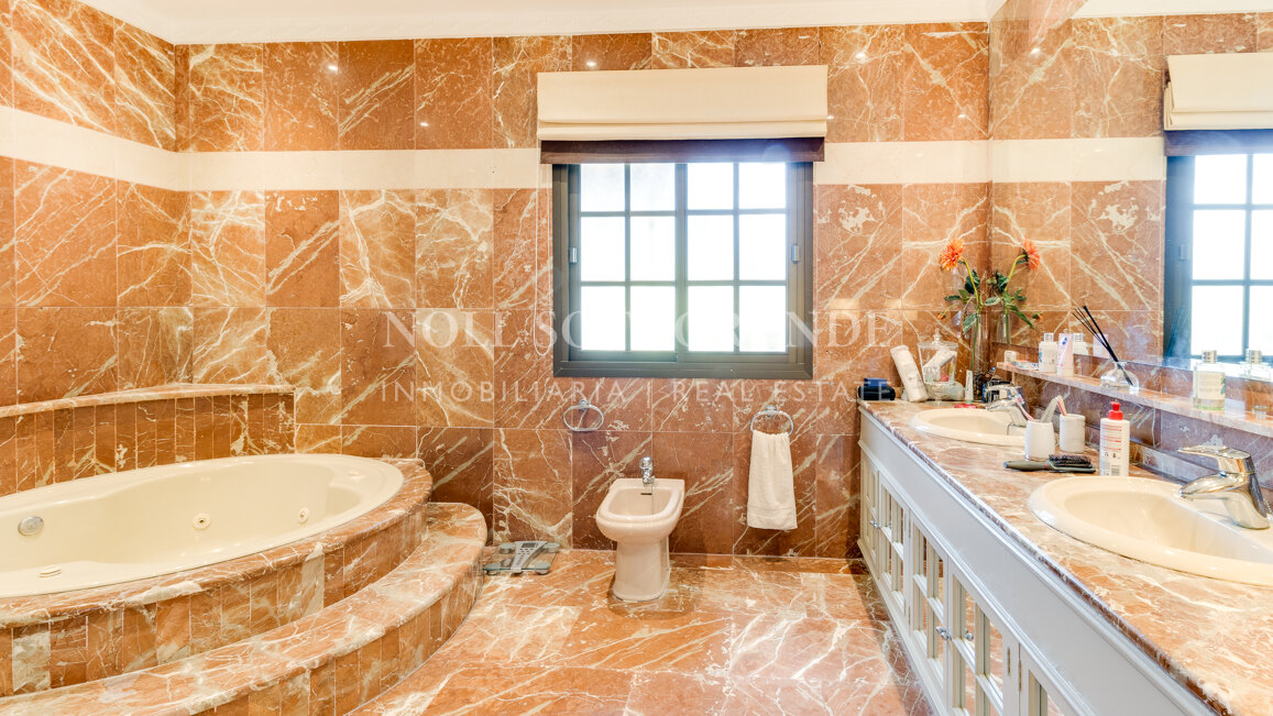 Substantial One-Level Villa for Sale in Sotogrande D Zone