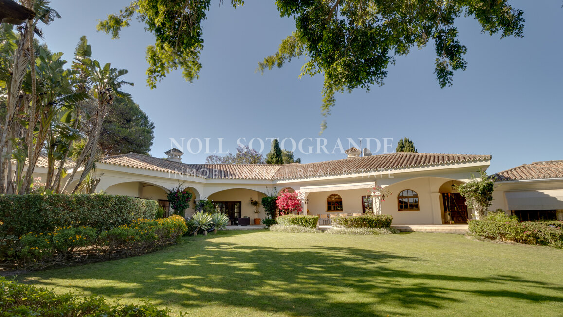 Substantial One-Level Villa for Sale in Sotogrande D Zone