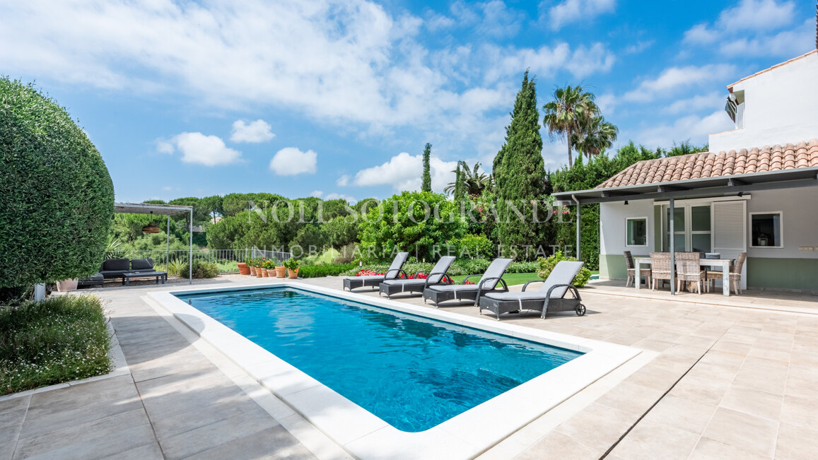 Golf-front villa for sale in Sotogrande Alto