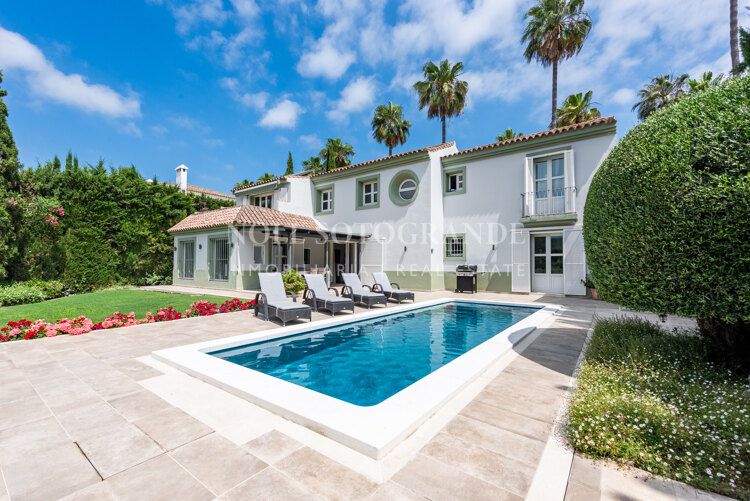 Golf-front villa for sale in Sotogrande Alto
