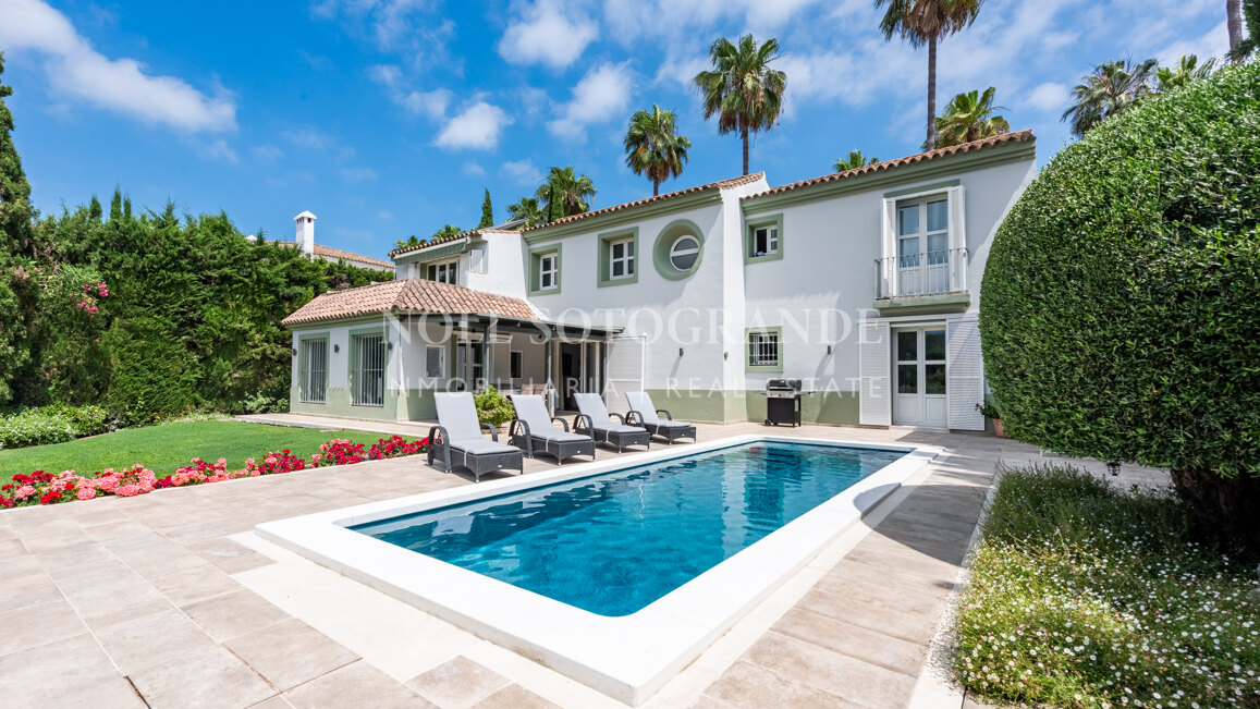 Golf-front villa for sale in Sotogrande Alto