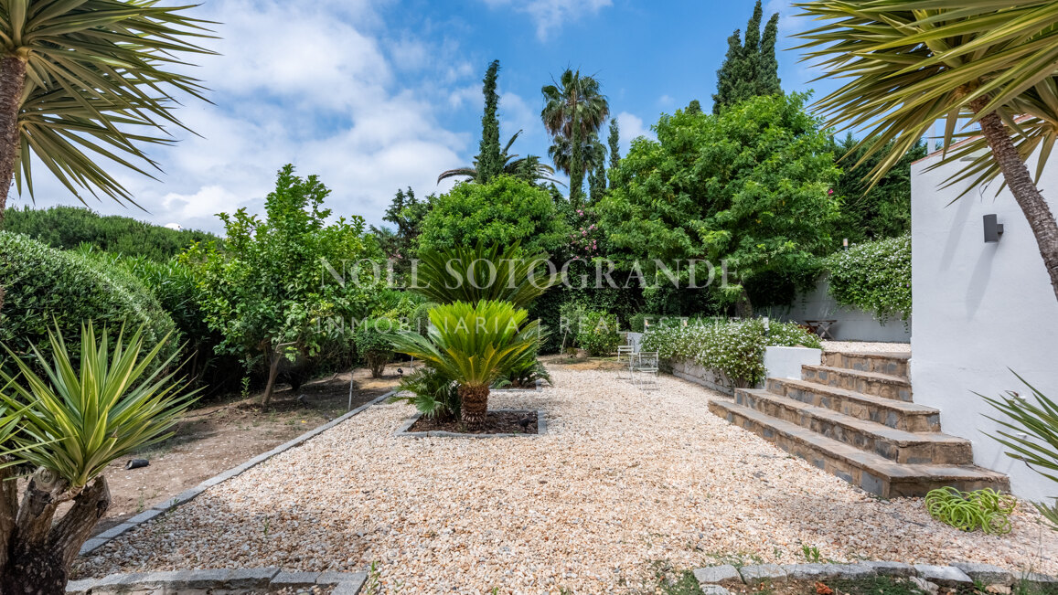 Golf-front villa for sale in Sotogrande Alto