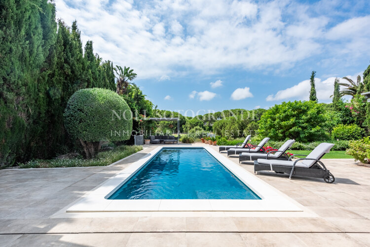 Golf-front villa for sale in Sotogrande Alto