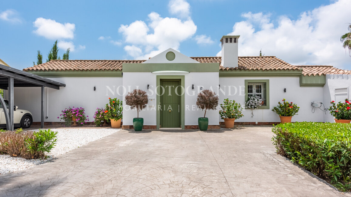 Golf-front villa for sale in Sotogrande Alto