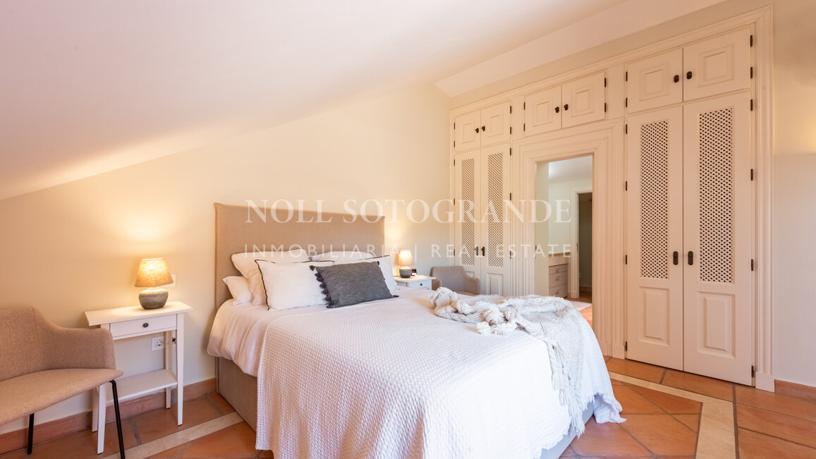 Renovated townhouse on the frontline of golf in Sotogrande Alto
