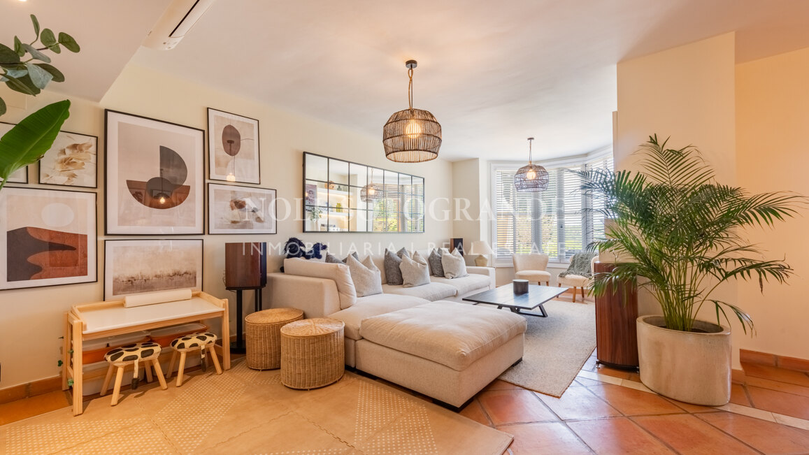 Renovated townhouse on the frontline of golf in Sotogrande Alto