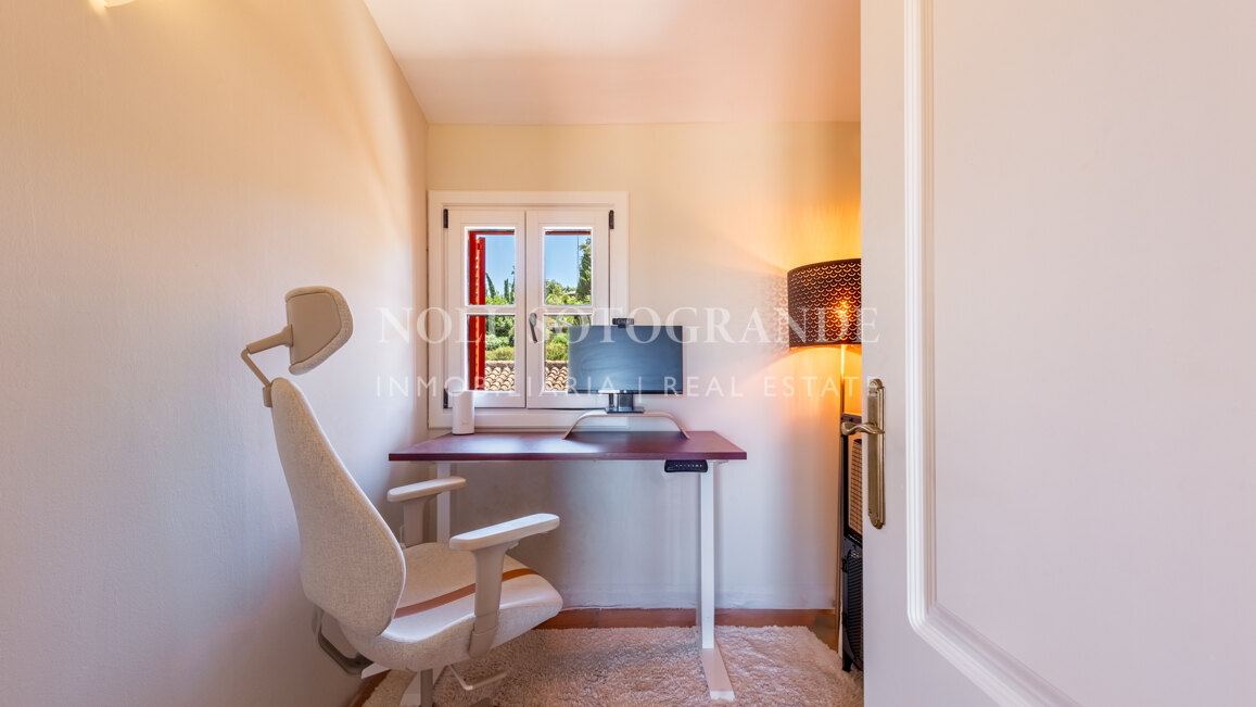 Renovated townhouse on the frontline of golf in Sotogrande Alto
