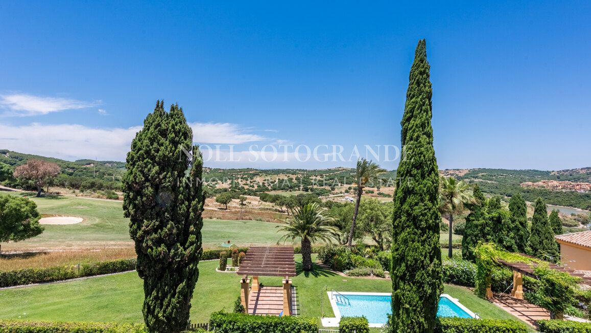 Renovated townhouse on the frontline of golf in Sotogrande Alto