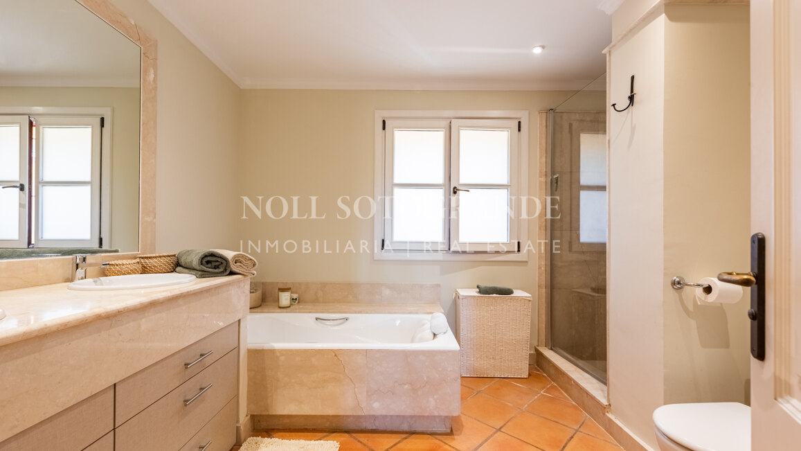 Renovated townhouse on the frontline of golf in Sotogrande Alto