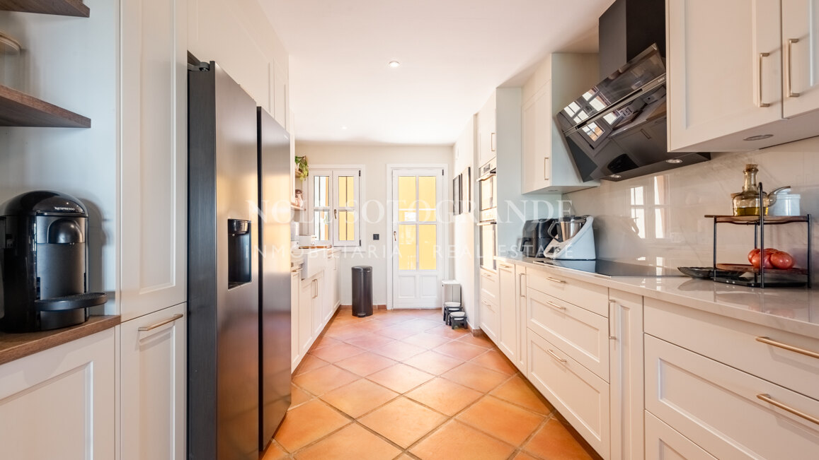 Renovated townhouse on the frontline of golf in Sotogrande Alto