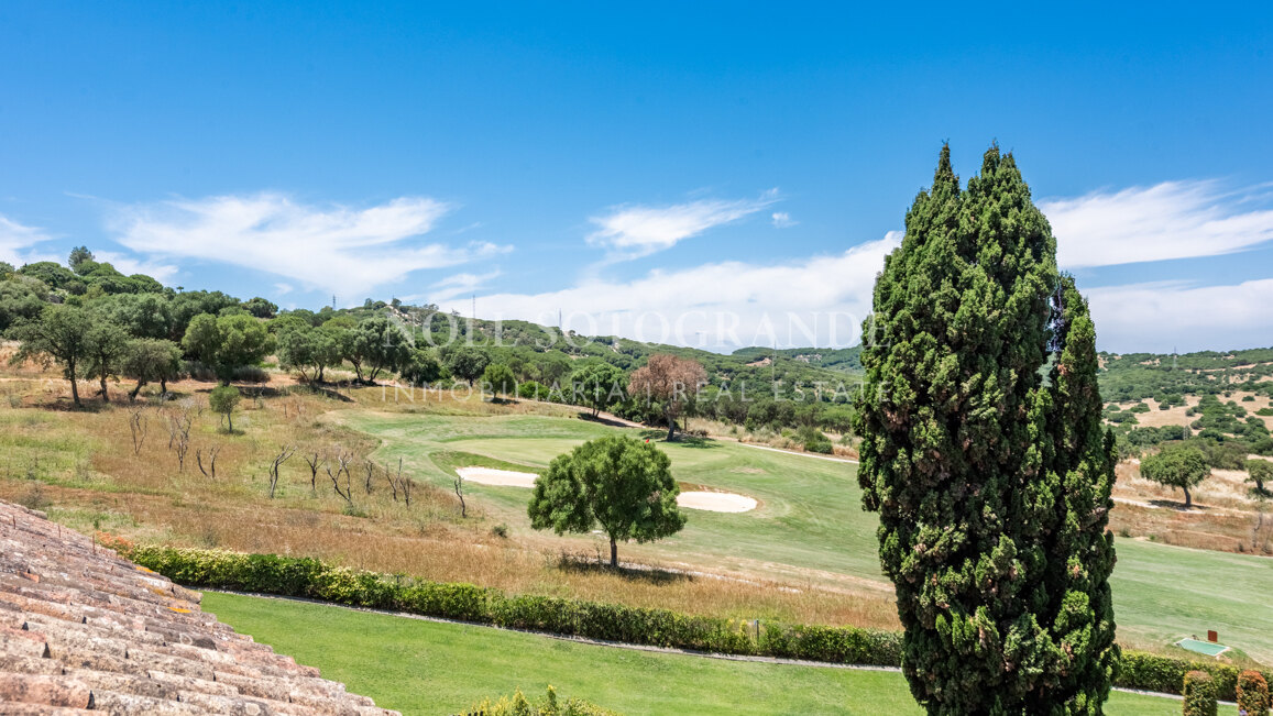 Renovated townhouse on the frontline of golf in Sotogrande Alto