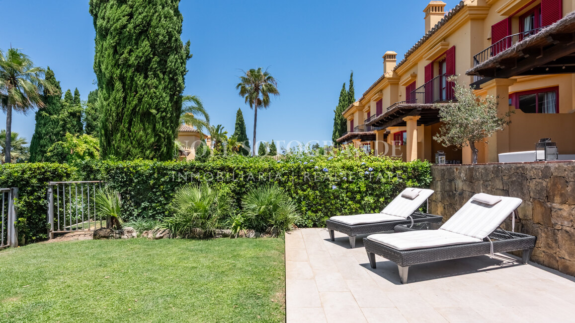 Renovated townhouse on the frontline of golf in Sotogrande Alto