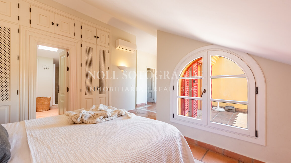 Renovated townhouse on the frontline of golf in Sotogrande Alto