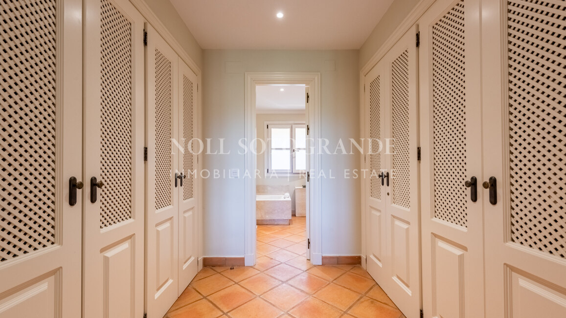 Renovated townhouse on the frontline of golf in Sotogrande Alto