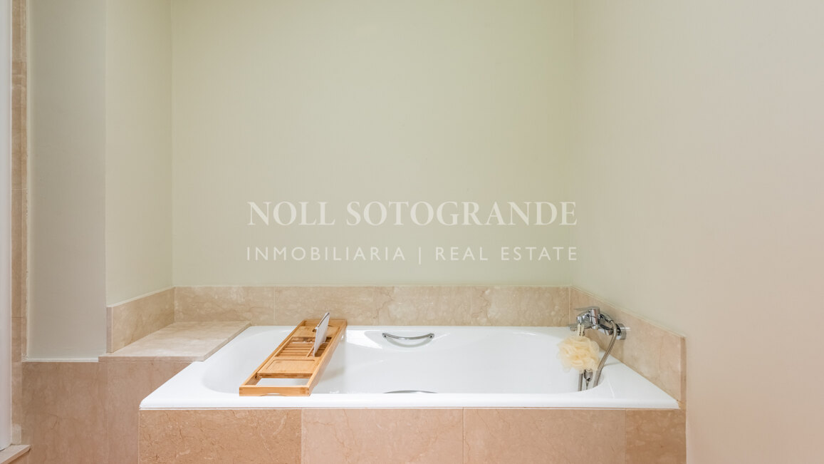 Renovated townhouse on the frontline of golf in Sotogrande Alto