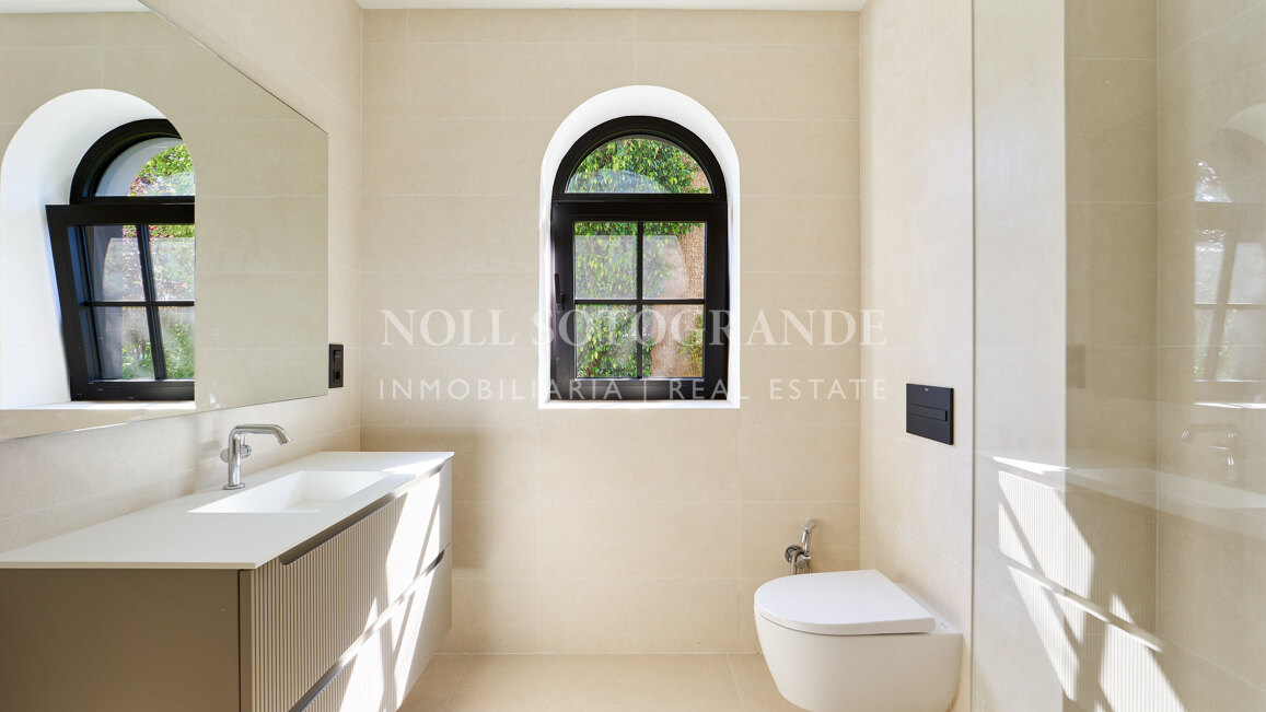 Moderne andalusische Villa zum Verkauf in Sotogrande