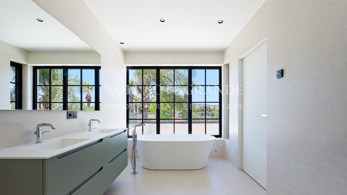 Moderne andalusische Villa zum Verkauf in Sotogrande