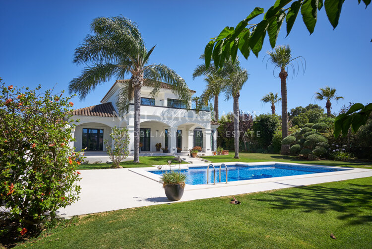 Moderne andalusische Villa zum Verkauf in Sotogrande