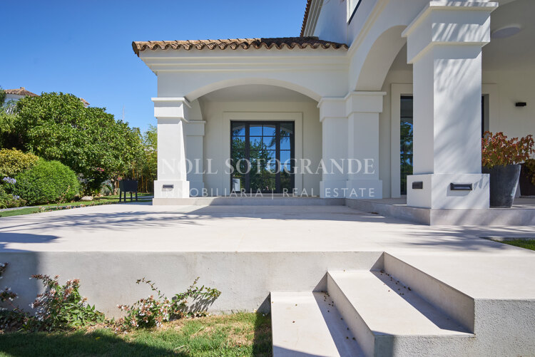 Moderne andalusische Villa zum Verkauf in Sotogrande