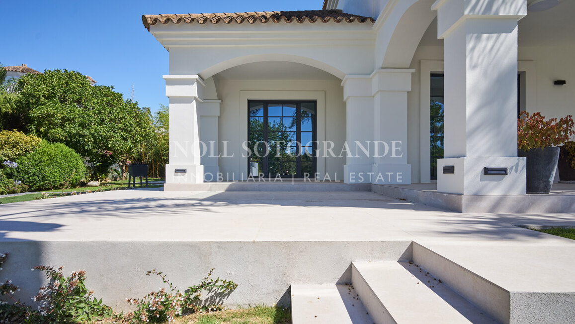 Moderne andalusische Villa zum Verkauf in Sotogrande