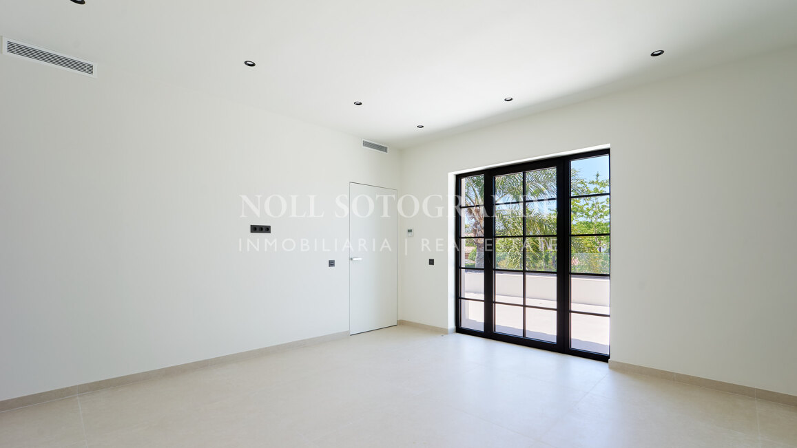 Moderne andalusische Villa zum Verkauf in Sotogrande