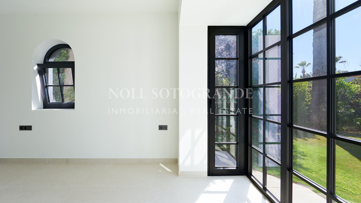 Moderne andalusische Villa zum Verkauf in Sotogrande