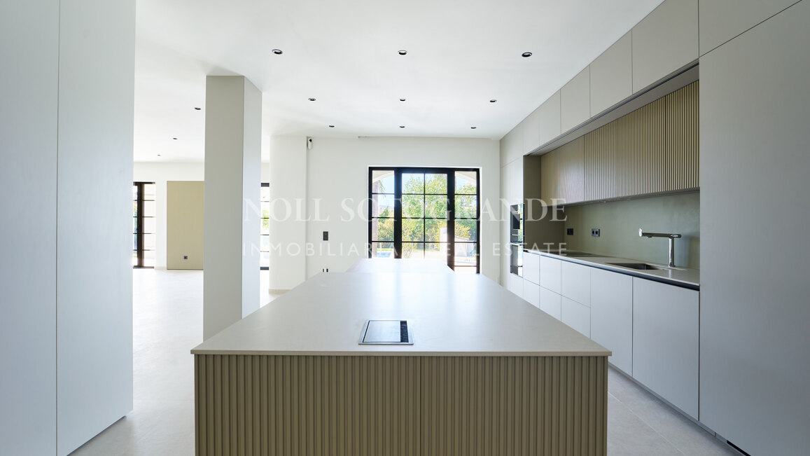 Moderne andalusische Villa zum Verkauf in Sotogrande