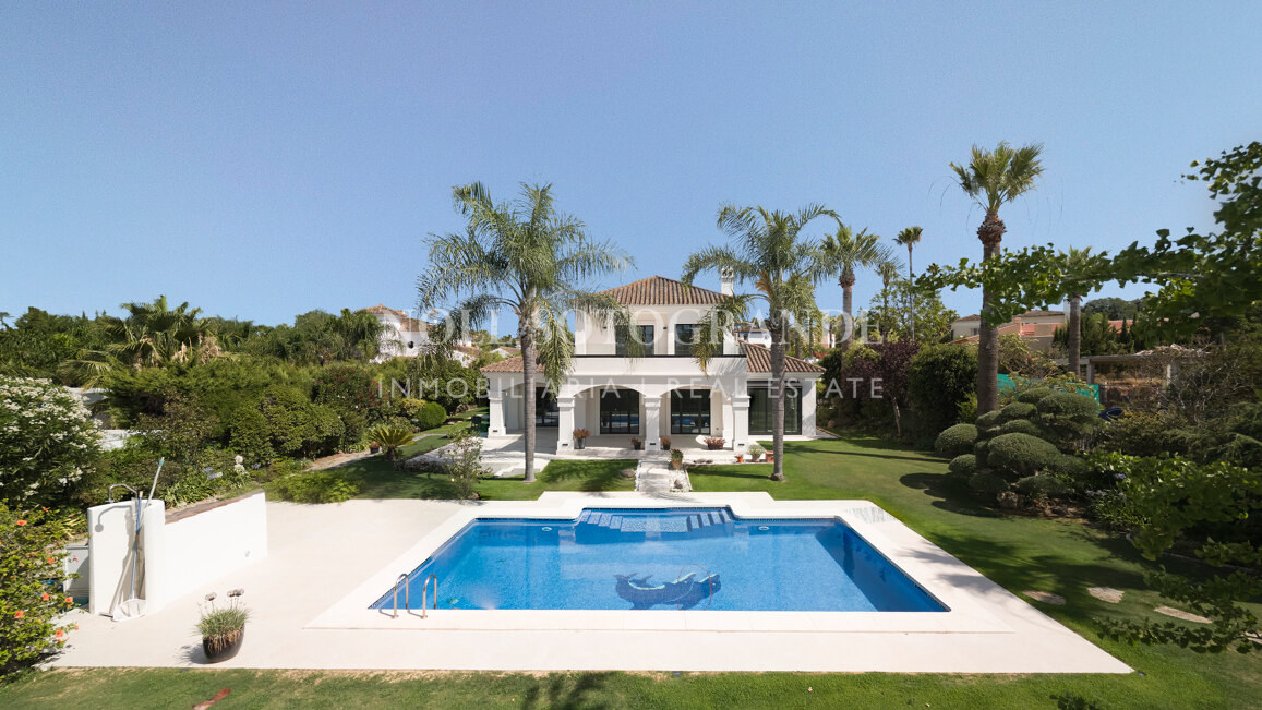 Moderne andalusische Villa zum Verkauf in Sotogrande