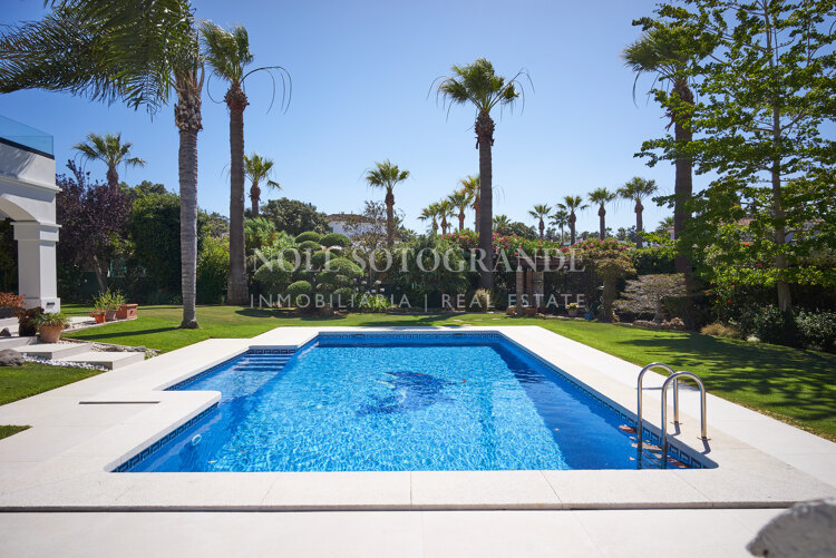 Moderne andalusische Villa zum Verkauf in Sotogrande